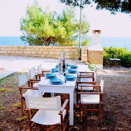 Villa Sleeps 8 With Wifi *