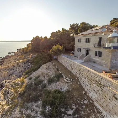 וילה Sleeps 8 With Wifi Brovinje