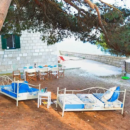 Sleeps 8 With Wifi *
