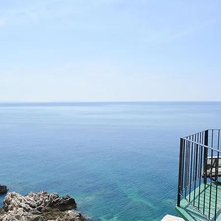 Villa Sleeps 8 With Wifi Brovinje