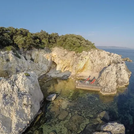 Sleeps 8 With Wifi Villa Brovinje