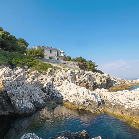Sleeps 8 With Wifi וילה Brovinje