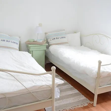 Sleeps 8 With Wifi וילה Brovinje
