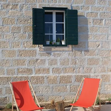 Sleeps 8 With Wifi Brovinje